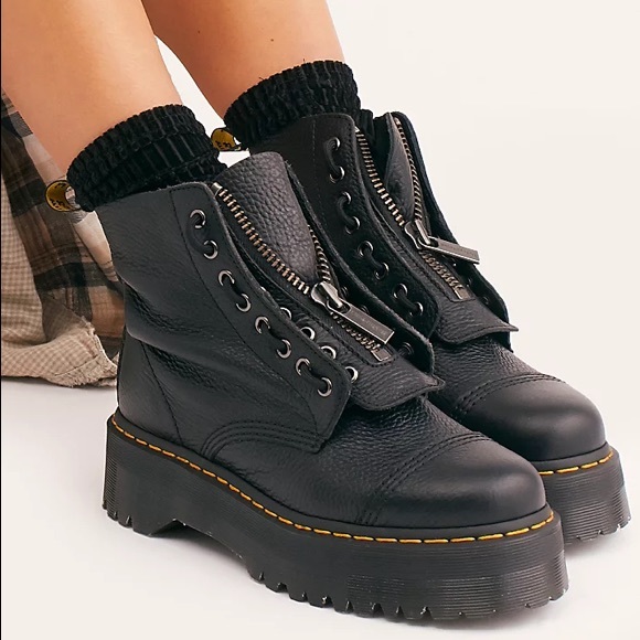Dr. Martens Shoes - NEW Dr. Martens Sinclair Milled Leather Platform Boot, Size 37 EU / 6 US